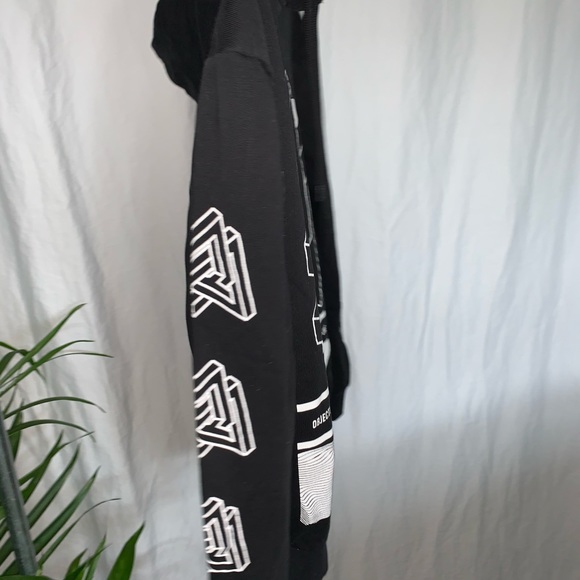 ☀️Graphic design hoodie size small🔥 - Picture 3 of 5